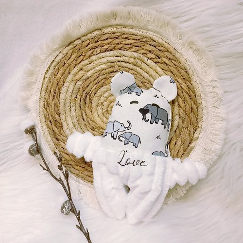 Joli doudou ourson écru motif éléphant