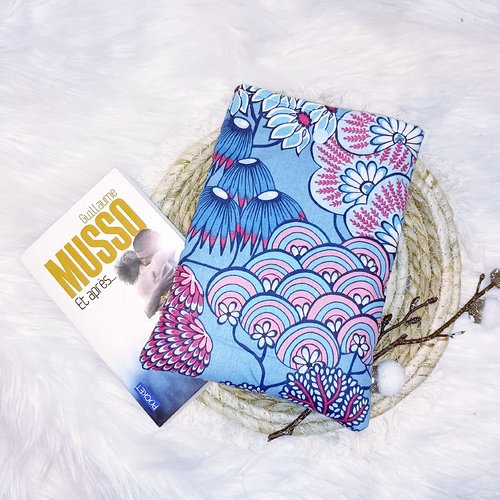 Pochette a livre motifs fleurs bleues