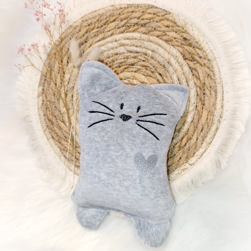 Doudou chat mignon gris coeur argent