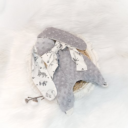 Joli doudou mou lapin taupe et savane