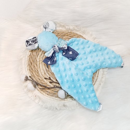 Joli doudou mou ourson bleu menthe et étoiles