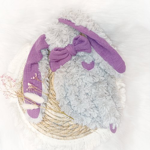 Joli doudou lapin fausse fourrure beige et violet