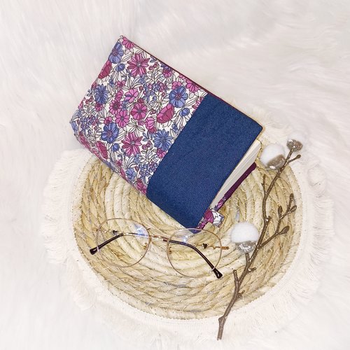 Protège livre motif fleuri bleu marine