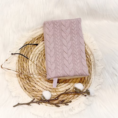 Protège livre en tissus vieux rose et torsades