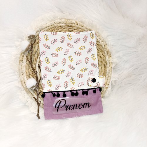 Joli protège carnet de santé rose a pompon