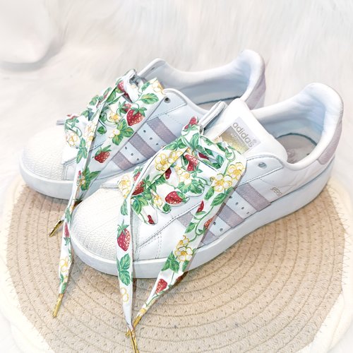 Lacets en tissus motifs fraises