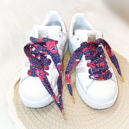 Lacets en tissus motifs fleuris et fond marine