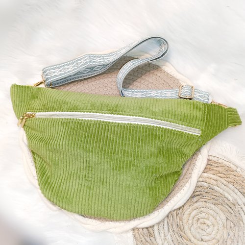 Sacoche / sac banane velours vert gazon