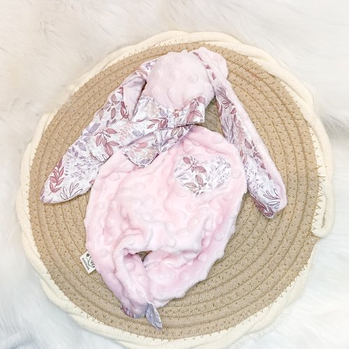 Joli doudou mou lapin rose petites fleurs
