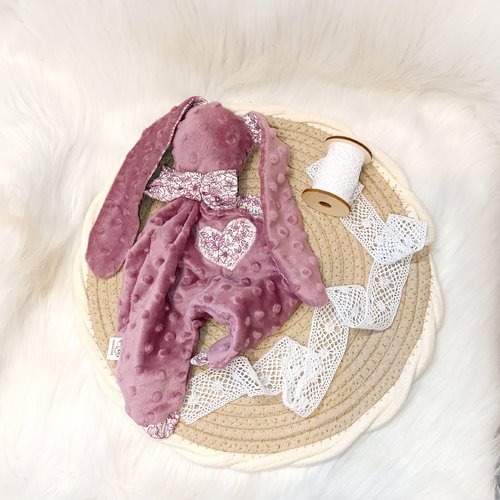 Joli doudou mou lapin vieux rose