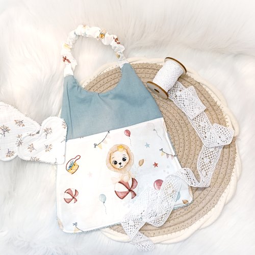 Joli bavoir élastique / maternelle lionceau ballon