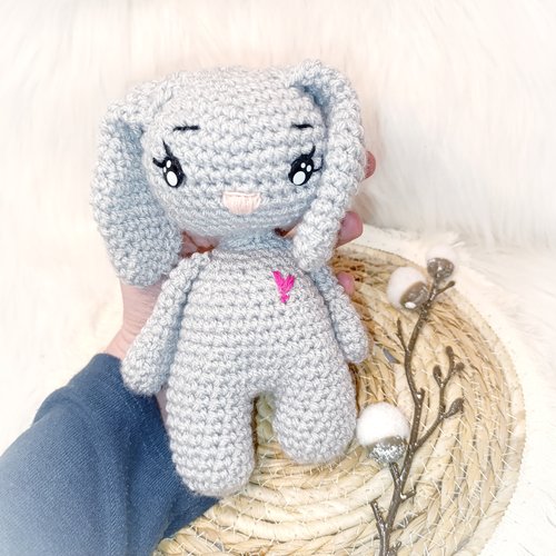 Lapinou d'amour  en crochet gris