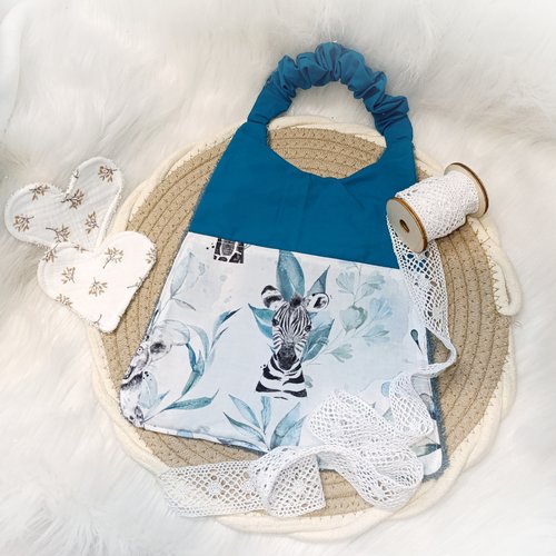 Joli bavoir élastique / maternelle zebre bleu