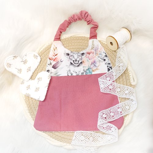 Joli bavoir élastique / maternelle lionceau rose