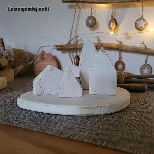 Village de noël en bois blanc, décoration de noël en bois, petites maisons minimalistes.