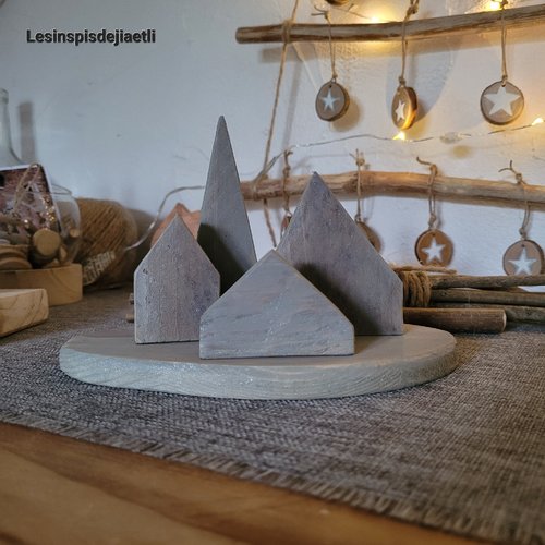 Petit village en bois scandinave, décoration de noël, maisons et sapins en bois