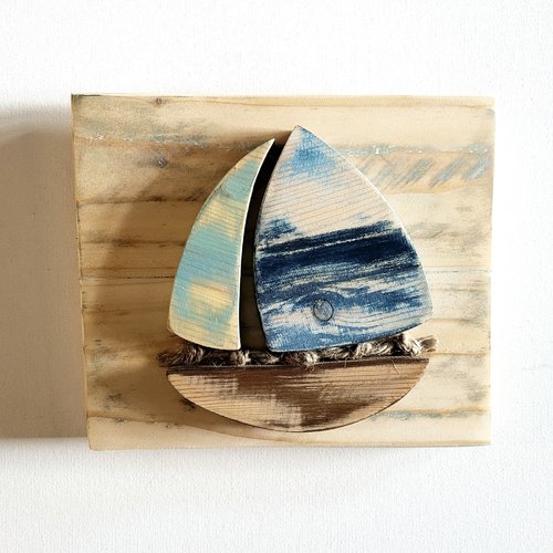 Tableau déco en bois style bord de mer, voilier peint multicolore, vieilli