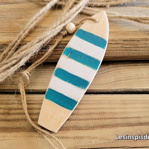 Mini planche de surf en bois rayé bleu et blanc, à suspendre, déco bord de mer en bois.