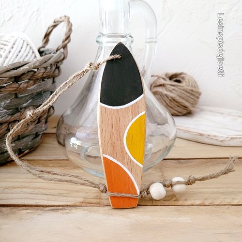 Mini surf décoratif en bois recyclé à suspendre, décoration bord de mer.