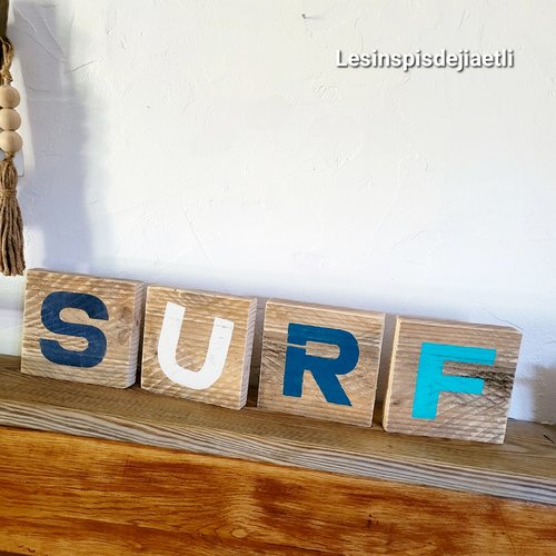 Décoration surf en bois de récupération, lettres surf peintes sur bois.