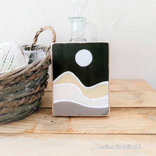 Petit tableau en bois montagne minimaliste et lune, décoration murale nature.