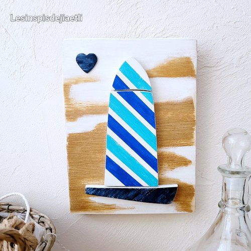 Tableau marine, phare en bois peint bleu et blanc. décoration murale nautique originale en bois recyclé, ambiance bord de mer, plage.