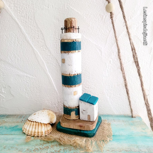 Déco bord de mer, phare marin en bois de récupération bleu et blanc