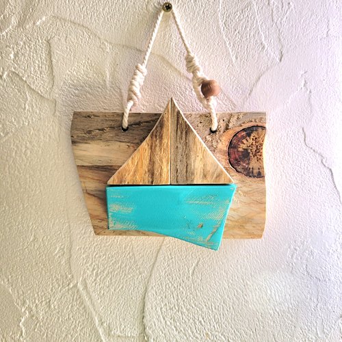 Petit tableau en bois de récupération, bateau en relief turquoise, décoration bord de mer