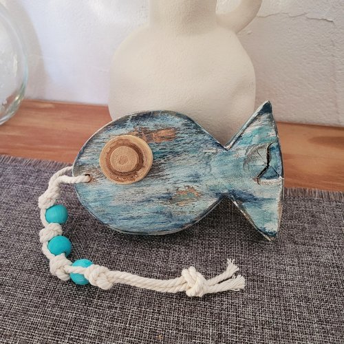Joli poisson en bois recyclé bleu à accrocher, décoration bord de mer éco-responsable