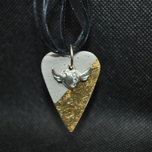 Collier pendentif béton à bijoux