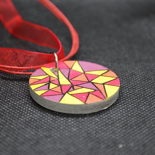 Collier pendentif béton à bijoux