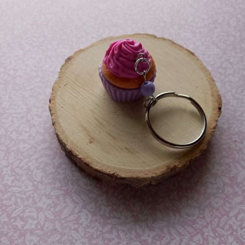 Porte clé cupcake framboise et perle.