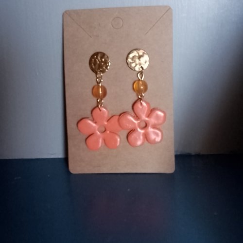 Petite paire de boucles d'oreilles petite paire de boucles d'oreilles réaliser à l'instant collection "fleurs de printemps"..