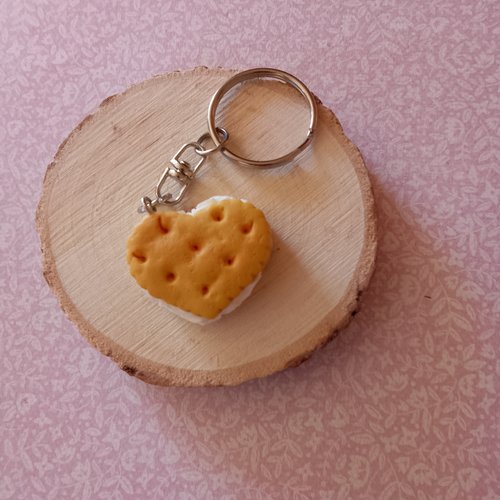 Porte clé cœur biscuit fourré chantilly
