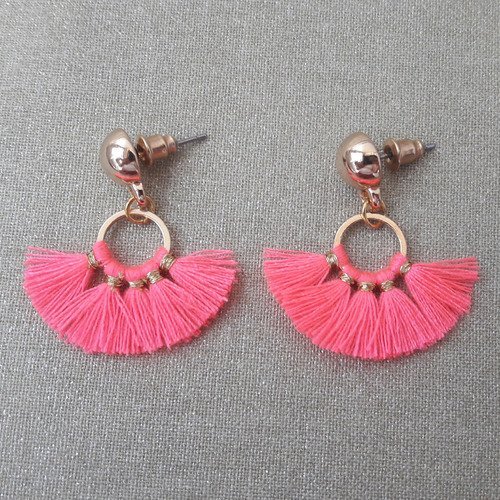 Boucles d'oreilles petit éventail de pompons couleur rose fluo en coton