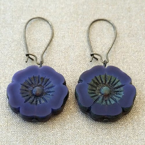 Boucles d'oreilles fleurs hawaïennes violettes en verre tchèque