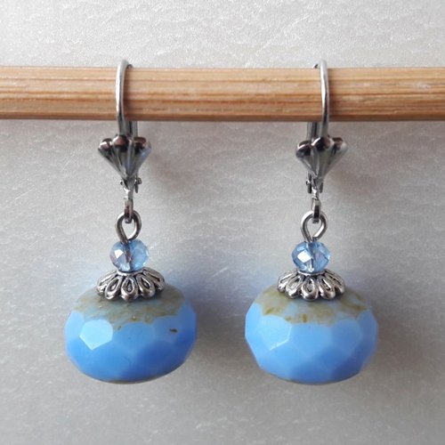 Boucles d'oreilles perles à facettes de bohème bleu lavande opaque en verre tchèque 