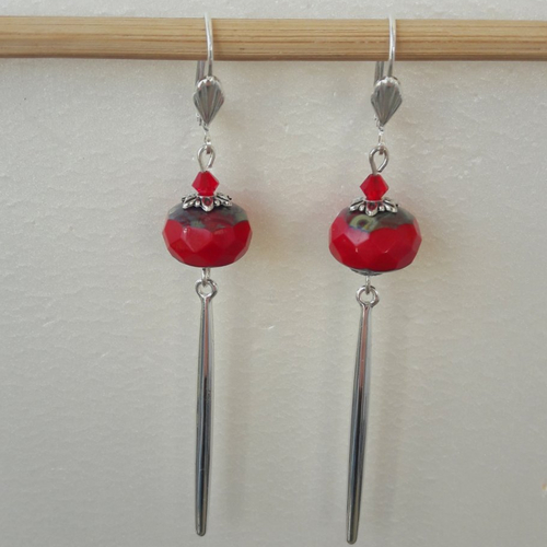 Boucles d'oreilles perles à facettes de bohème rouge en verre tchèque, toupie swarovski, goutte argentée