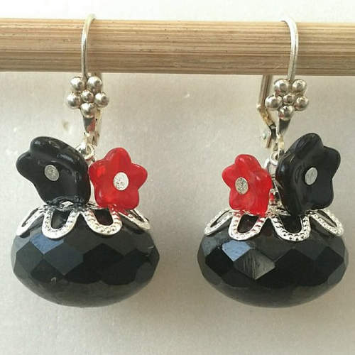Boucles d'oreilles fleurettes de bohème noire et rouge