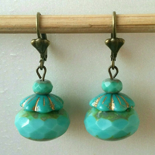 Boucles d'oreilles perles de bohème bleu lagon en verre tchèque 
