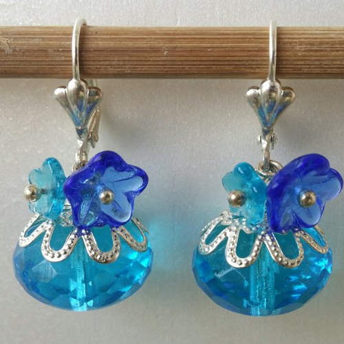 Boucles d'oreilles fleurettes de bohème bleu aqua opal en verre tchèque 