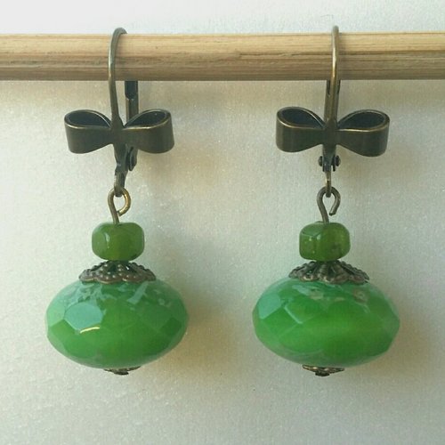 Boucles d'oreilles perles à facettes de bohème vert pomme