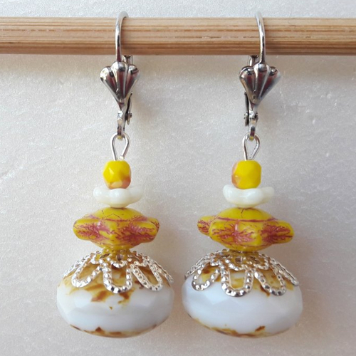 Boucles d'oreilles perle de bohème blanche et jaune en verre tchèque