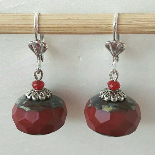 Boucles d'oreilles perles à facettes de bohème bordeaux en verre tchèque