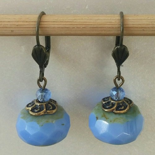 Boucles d'oreilles perles à facettes de bohème bleu lavande en verre tchèque