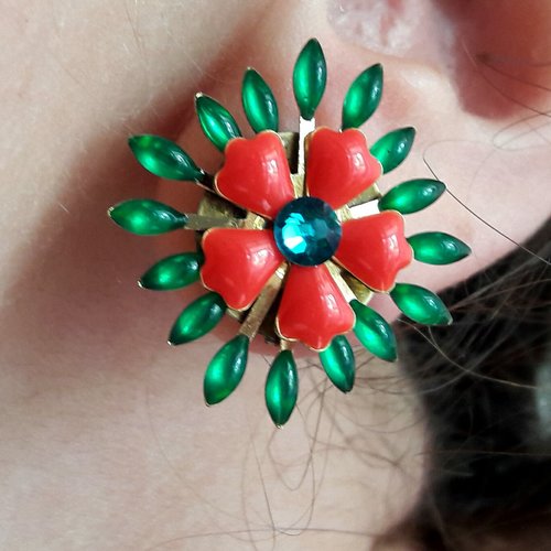 Boucles d'oreilles fleuries vert et rouge émaillées