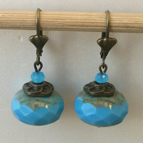 Boucles d'oreilles perles à facettes de bohème bleue en verre tchèque