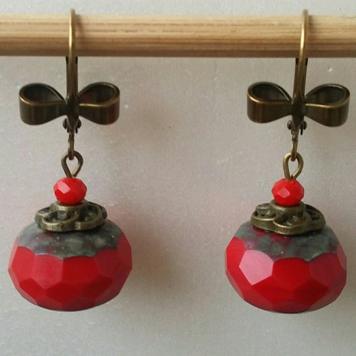 Boucles d'oreilles perles à facettes de bohème rouge en verre tchèque