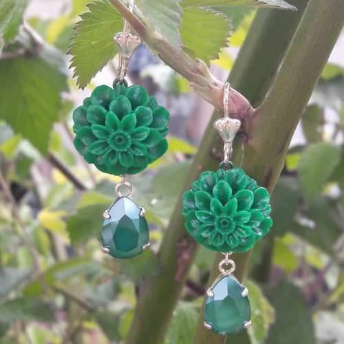 Boucles d'oreilles fleurs résine verte goutte cristal swarovski vert