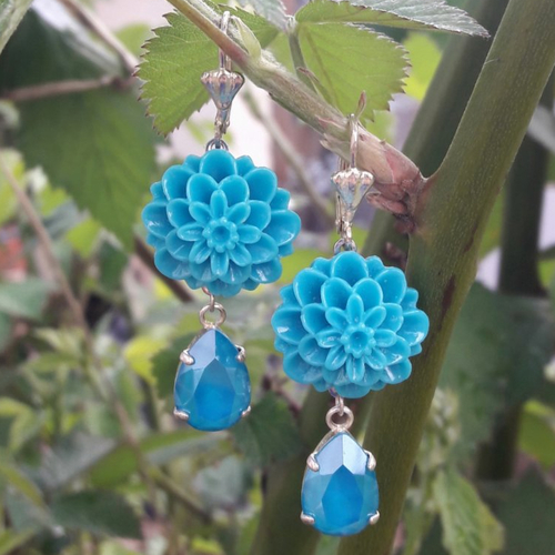 Boucles d'oreilles fleurs résine bleue goutte cristal swarovski bleue